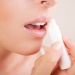 Трещины на губах у детей и взрослых — Симптомы, причины и лечение